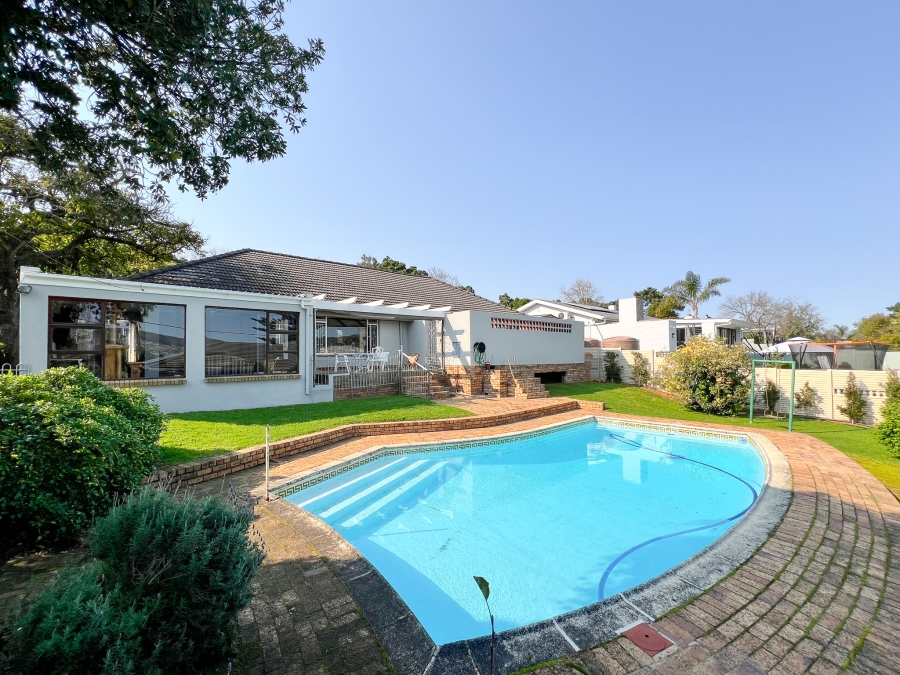 4 Bedroom Property for Sale in Kenridge Western Cape
